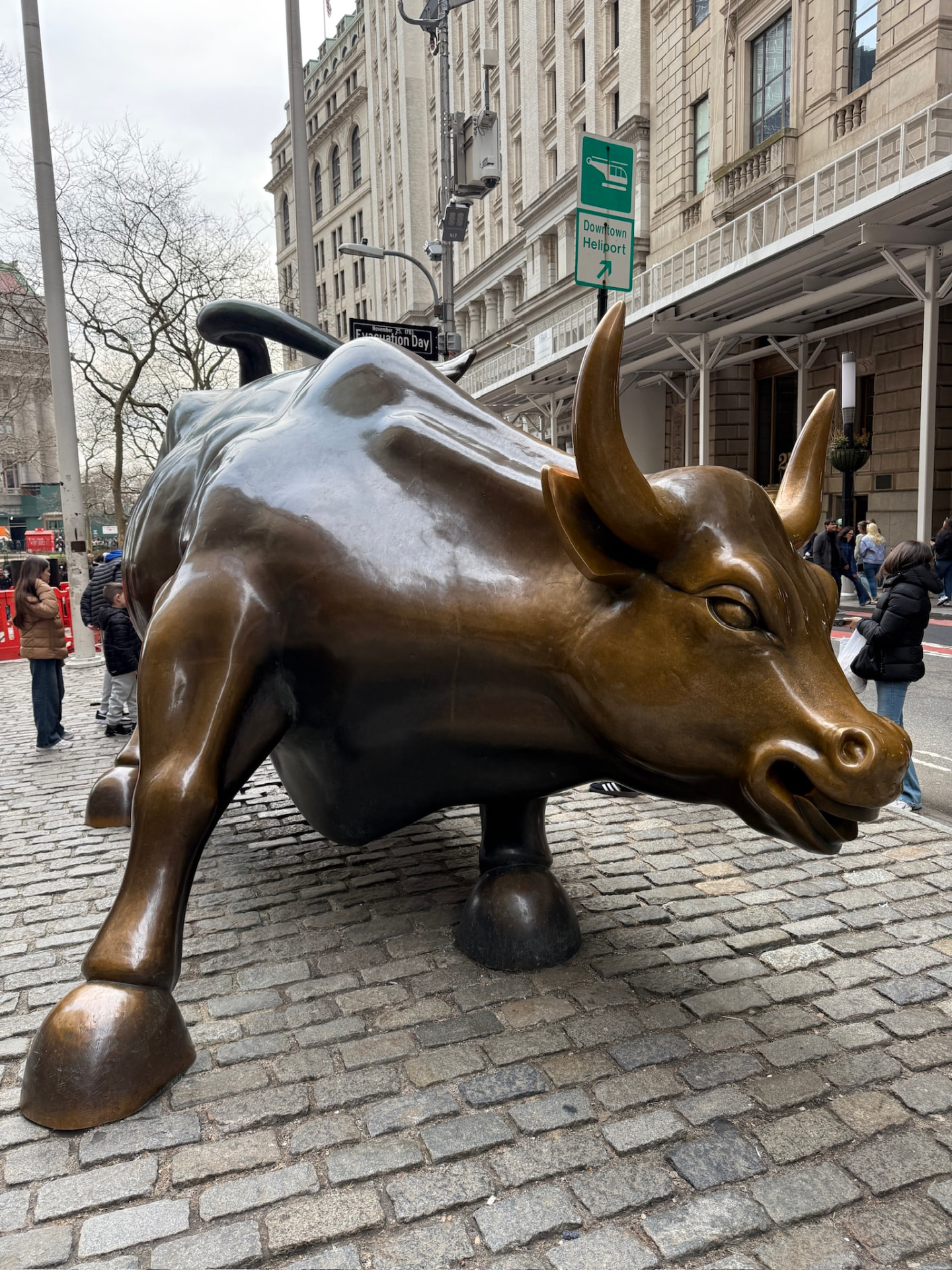 New York — Wall Street & Charging Bull